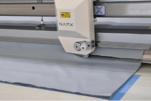 メガネクリーナー布地など、多種多様な布地の型抜きを扱っています。 型抜きから梱包までワンストップ対応が可能です。