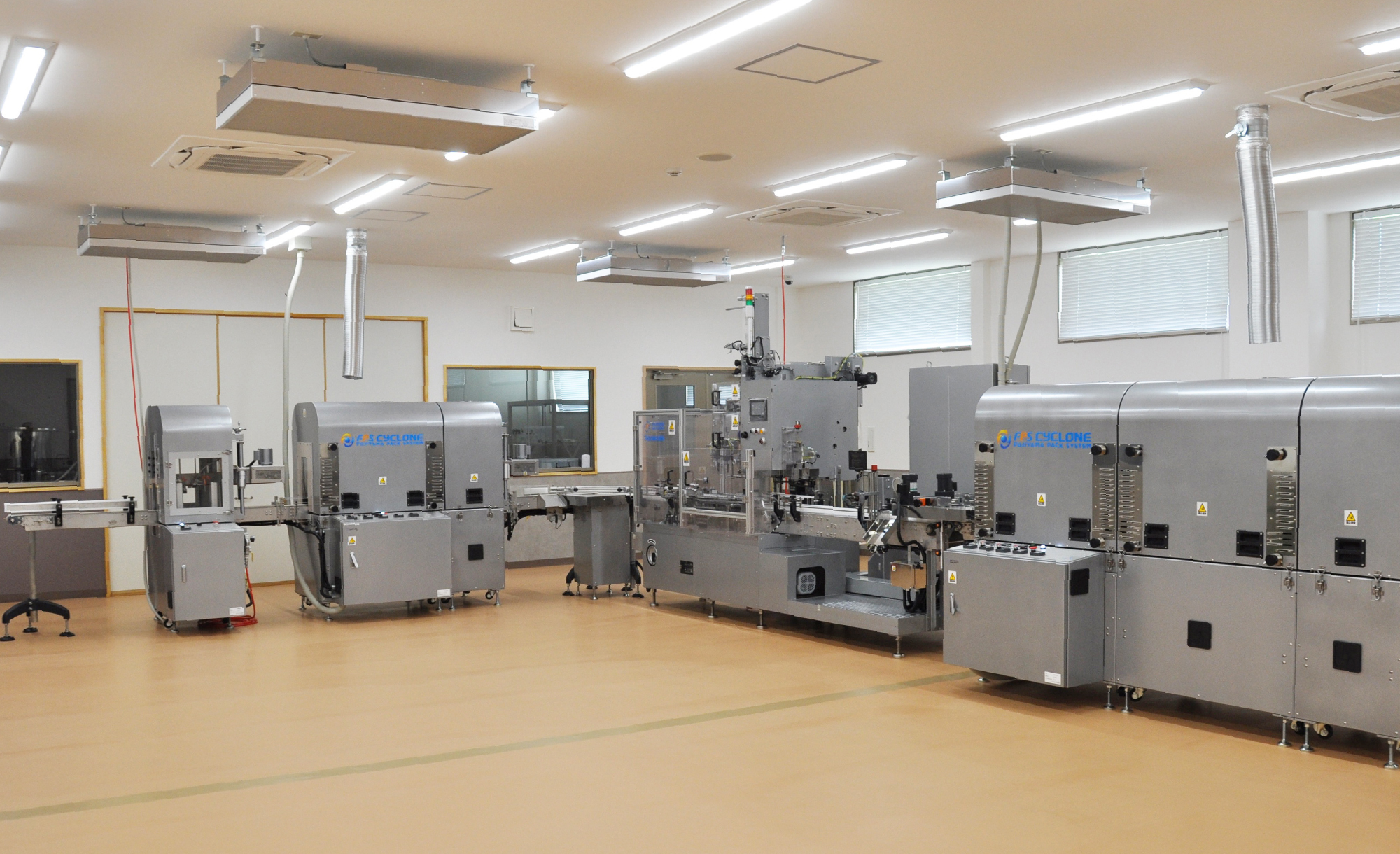 特殊素材にも対応できる<br>「型の抜き方」に多様なノウハウを持つ<br>型抜きビジネスのプロ集団です。